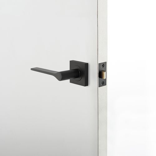 Iver Como Door Lever Handle on Square Rose Passage