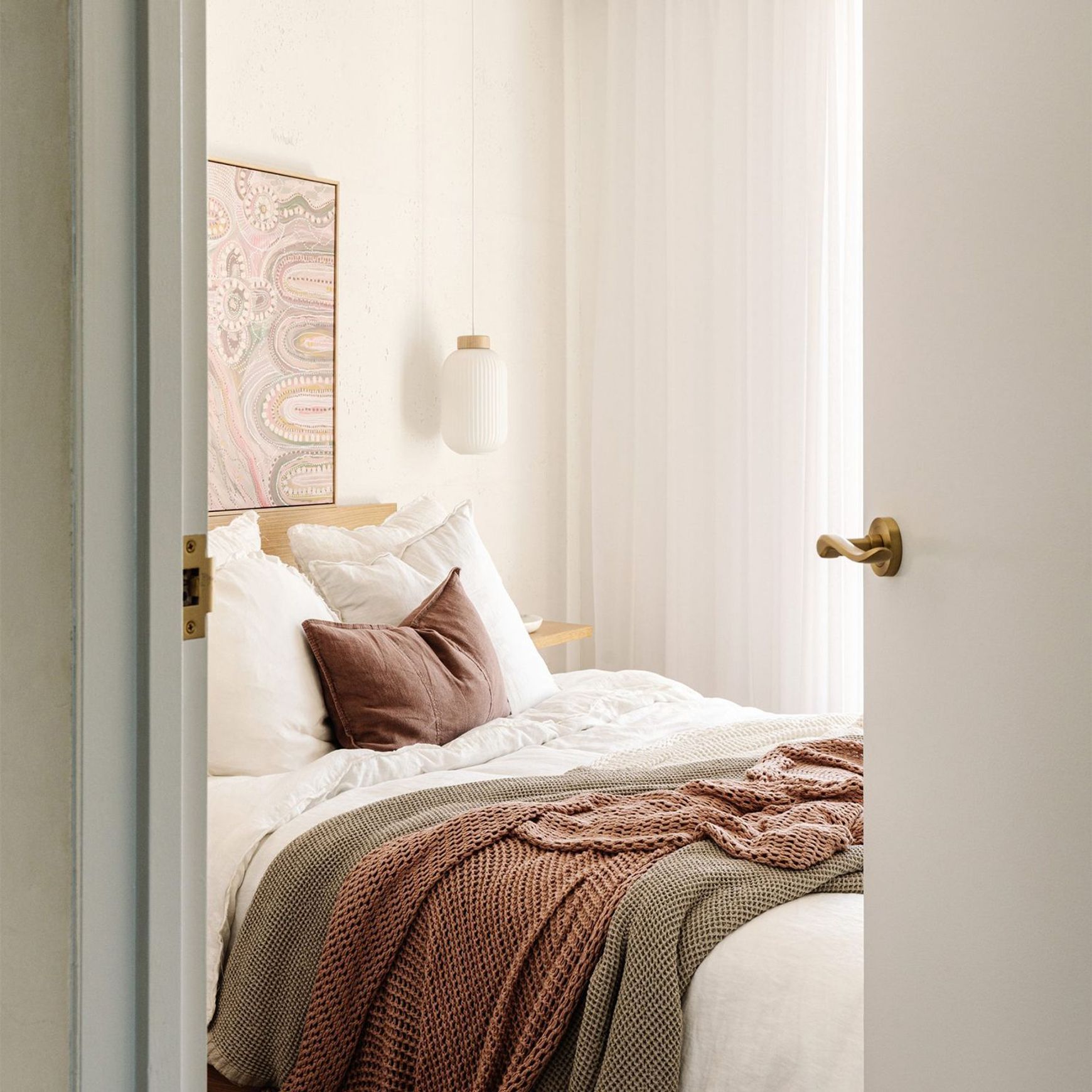 Iver Stirling Door Lever Handle on Round Rose