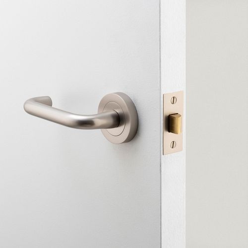 Iver Oslo Door Lever Handle On Round Rose Passage