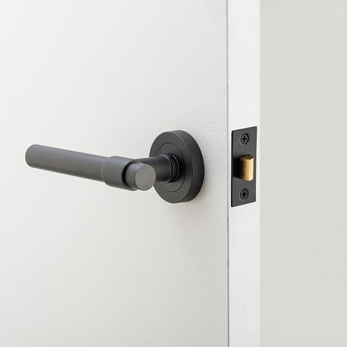 Iver Helsinki Door Lever Handle on Round Rose