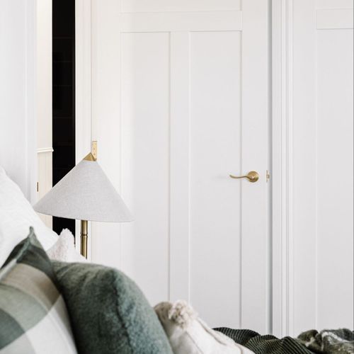 Iver Stirling Door Lever Handle on Round Rose