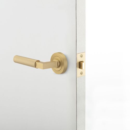 Iver Berlin Door Lever Handle on Round Rose Passage