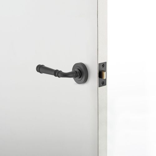 Iver Verona Door Lever Handle on Round Rose