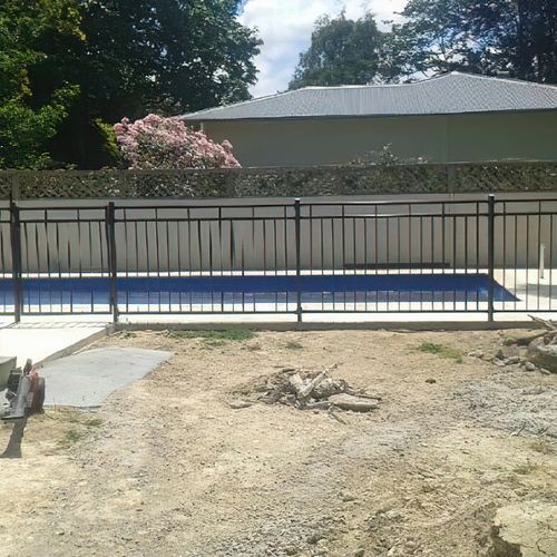 Manor - Tubular Pool Fence