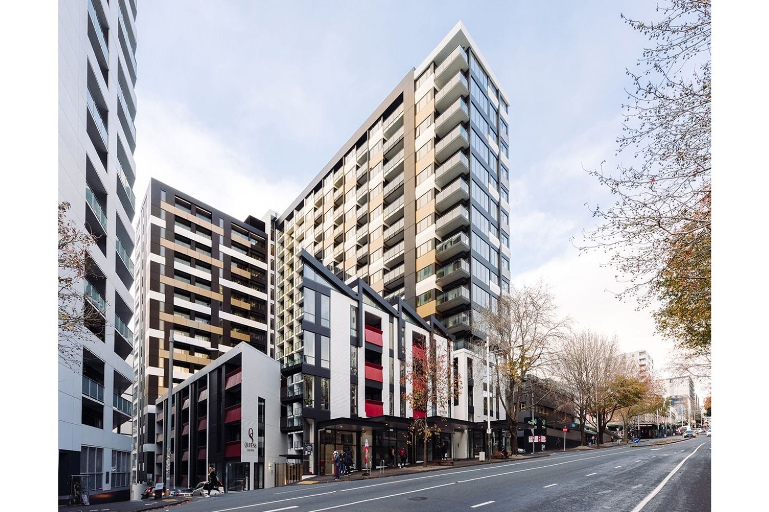 Skyrail A Solid Post with Sheet I Aluminium Balustrade