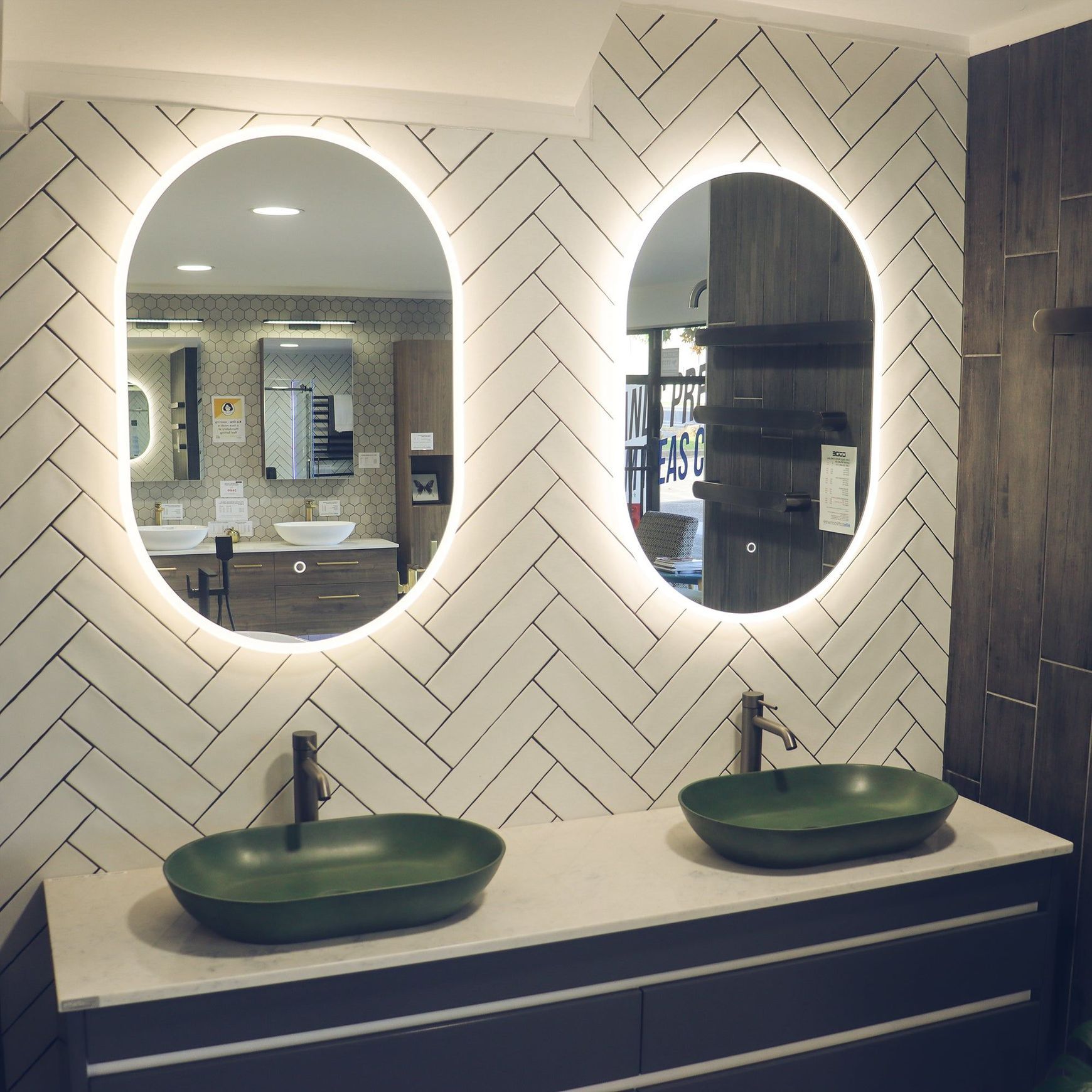 Code Solace Oval Led Mirror