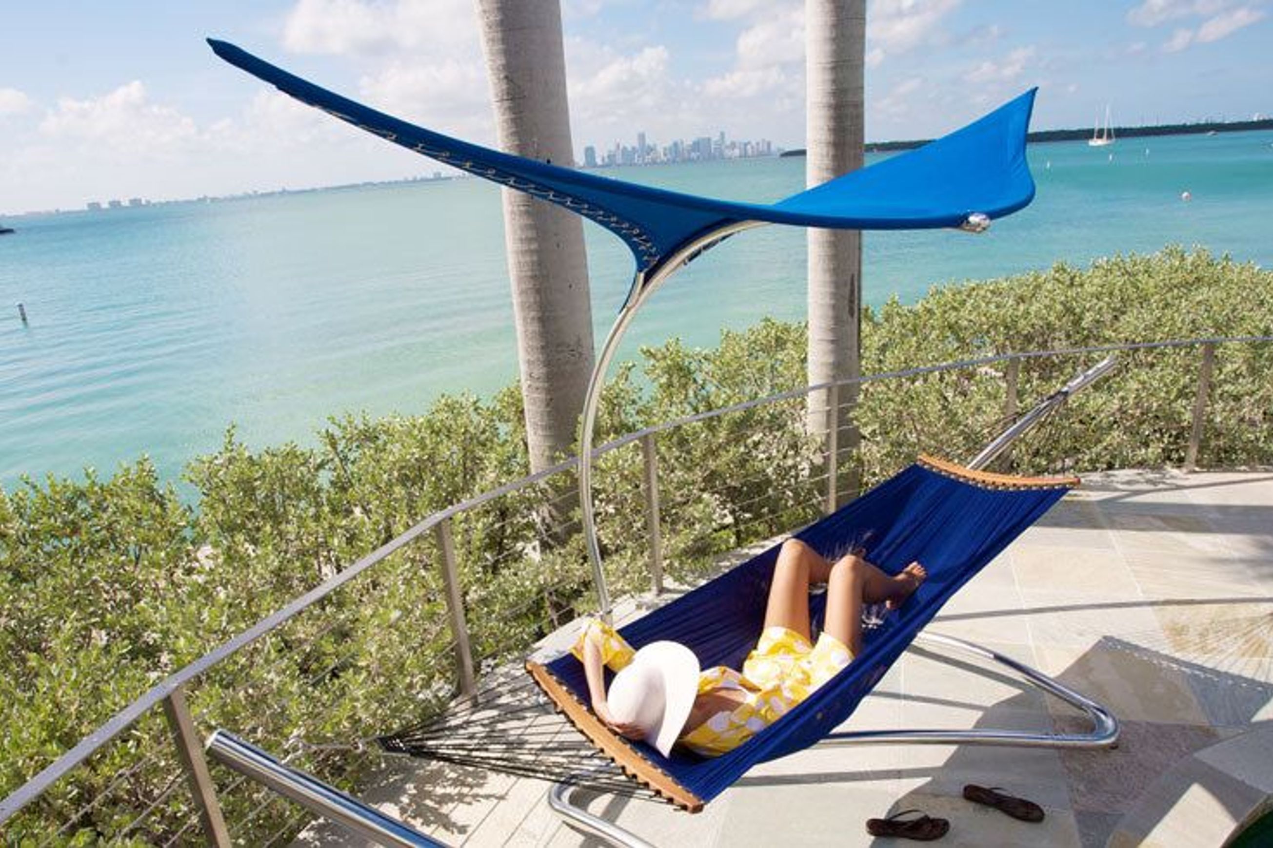 Tuuci Stingray Shade Sculpture
