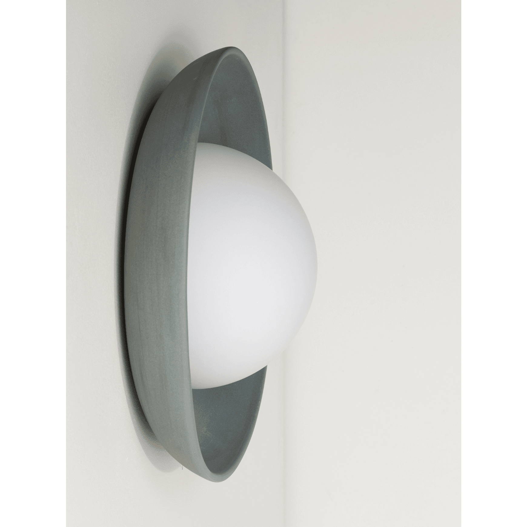 Mani Wide Sconce