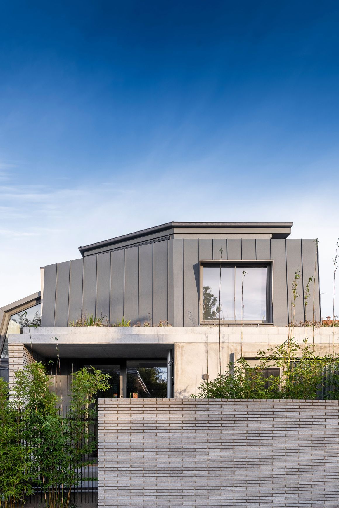 UniCote® LUX | Zinc Graphite