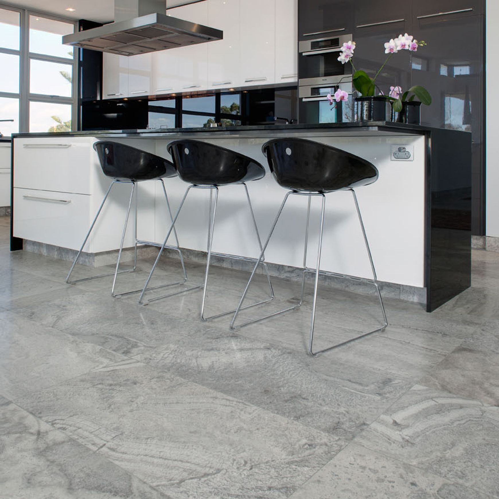 12mm Aqua Silver Travertine Tiles - Tumbled & Unfilled