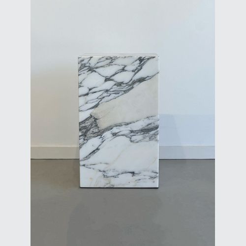 Arabescato Marble Plinth | Grey