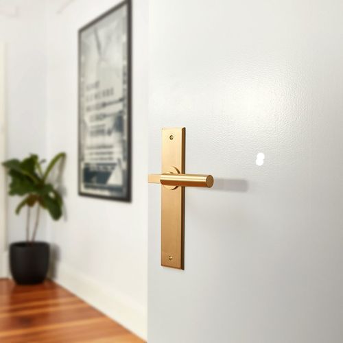 Iver Berlin Door Lever on Chamfered Backplate