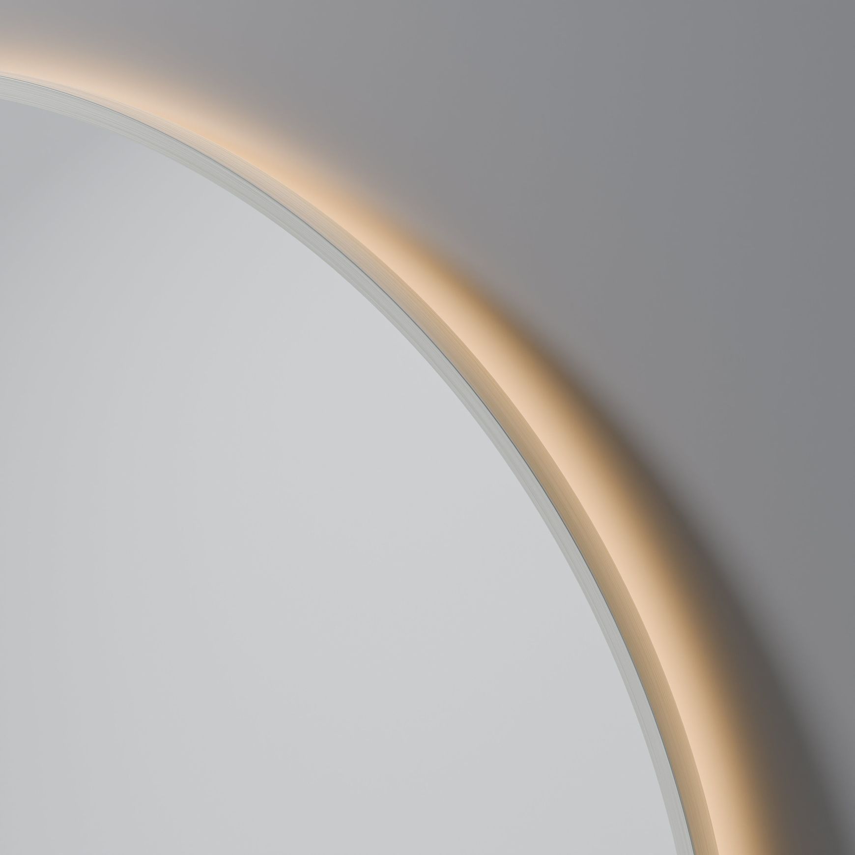 Aura Round 1050 LED Mirror