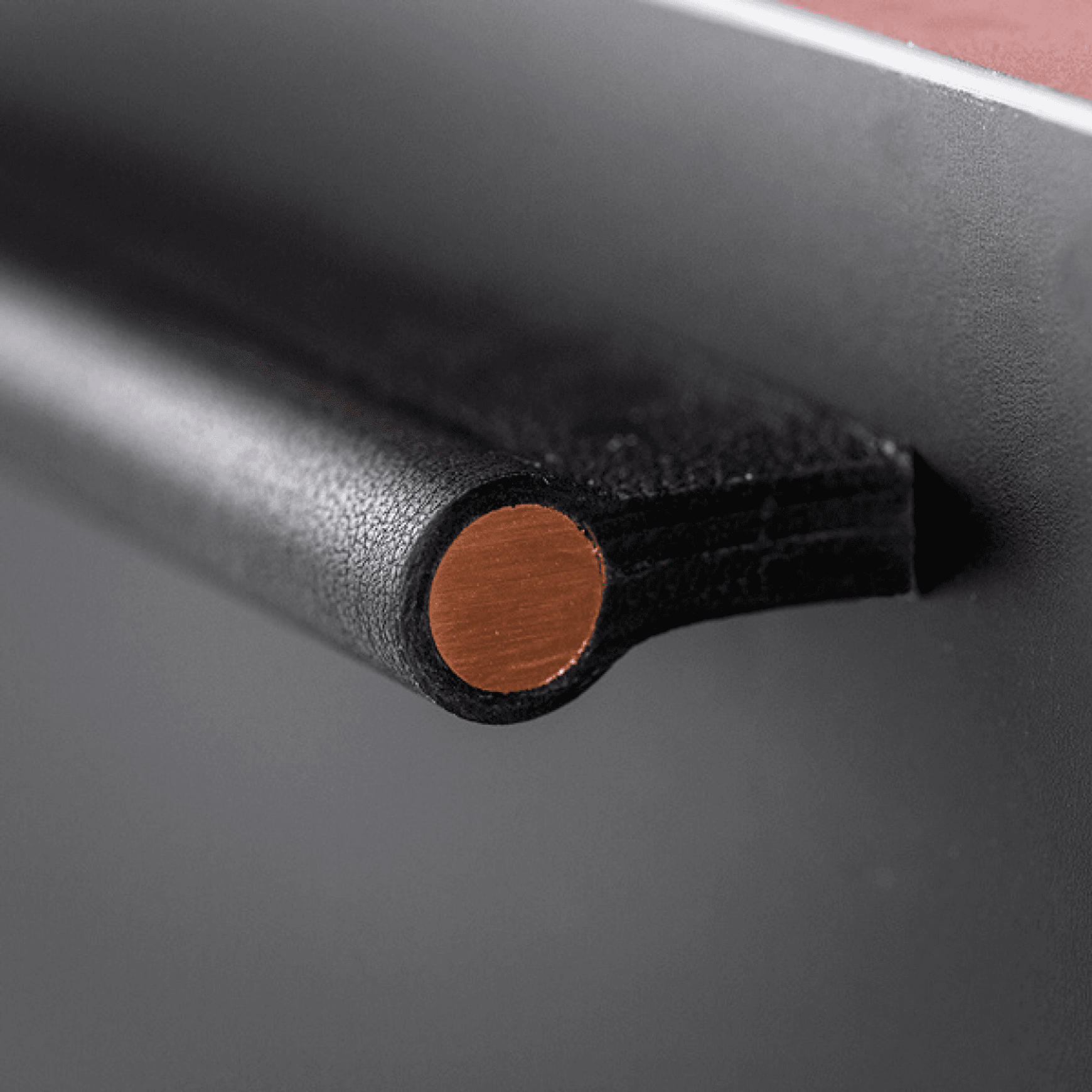 Premium Como Leather Pull - Black