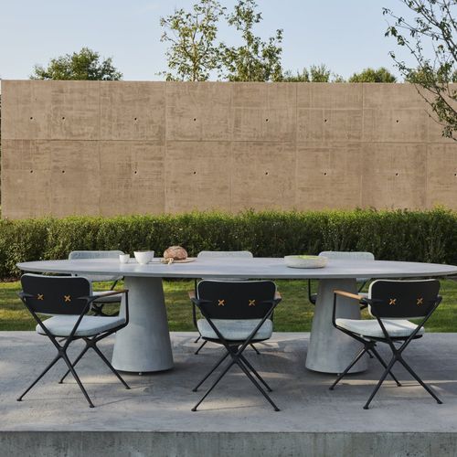 Conix Oval Dining
