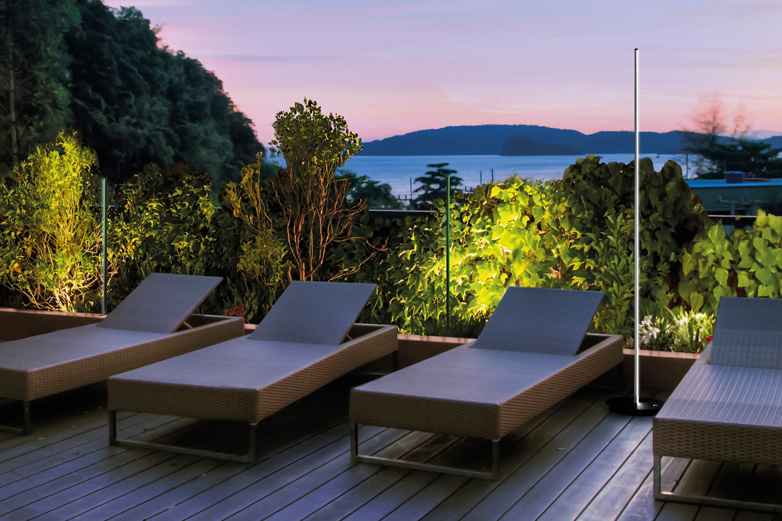 Feeling Floor Standing LED Garden Light