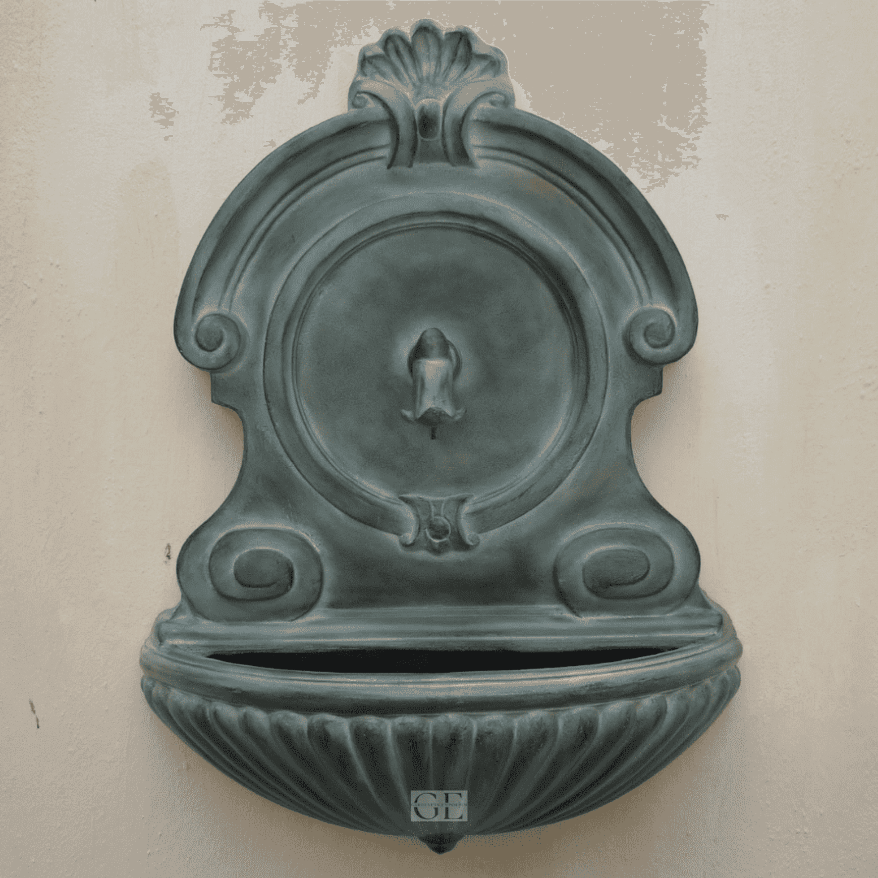 Oeil de Boeuf Wall Fountain with Lincoln Spout
