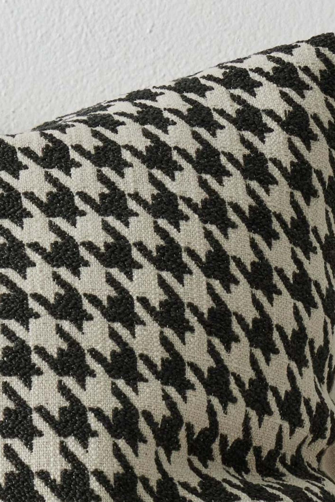 Weave Home Giovanni Cushion - Midnight | Bouclé Houndstooth