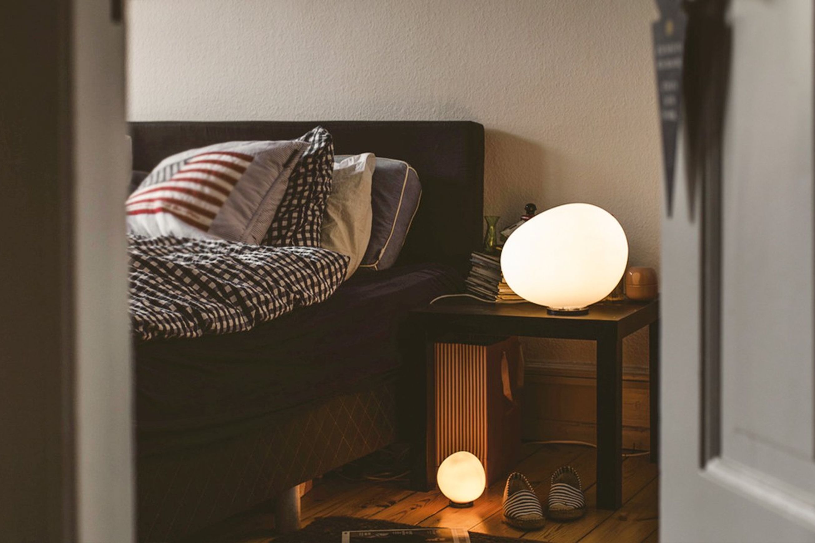 Poly Gregg Grande Table Lamp - Polyethylene