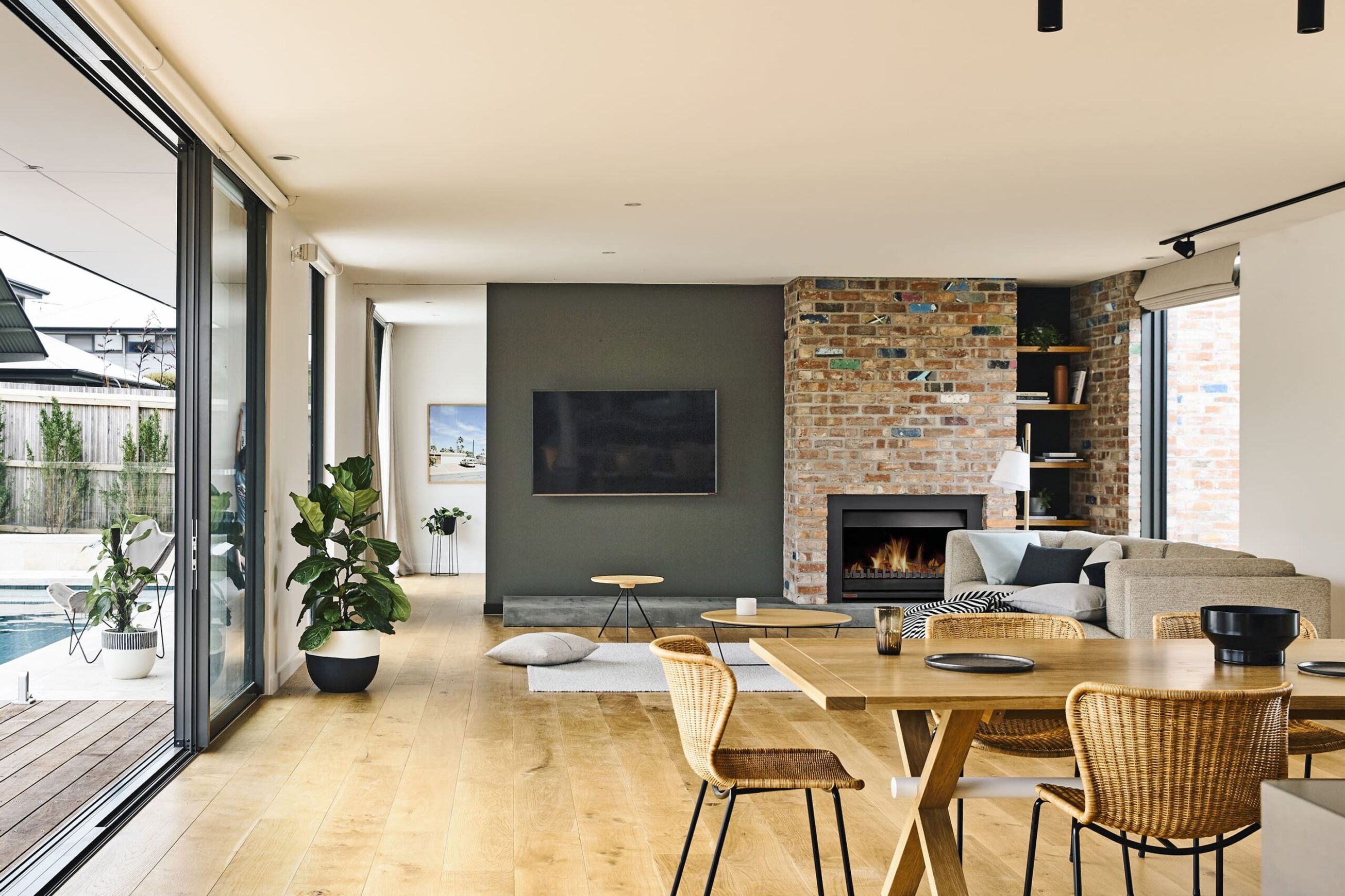 Open Wood Universal Fireplaces