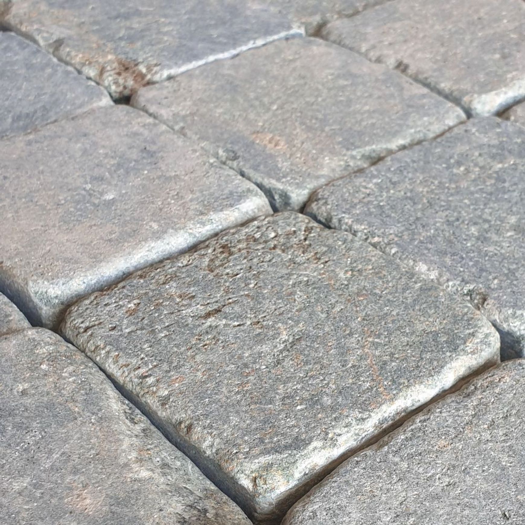 Kirra Cobblestone - 100mm x 100mm x 30mm
