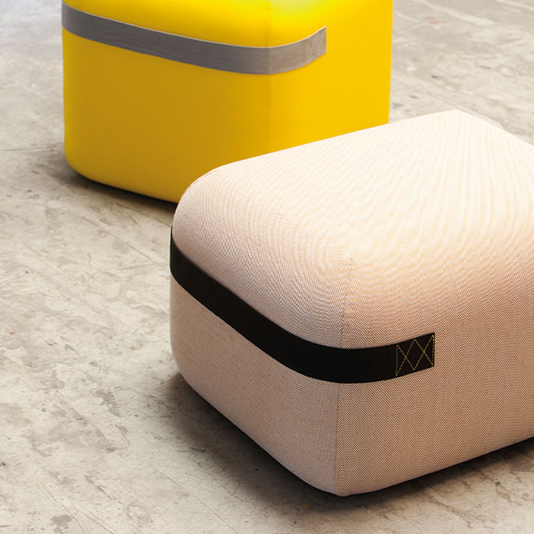 Season Outdoor Pouf