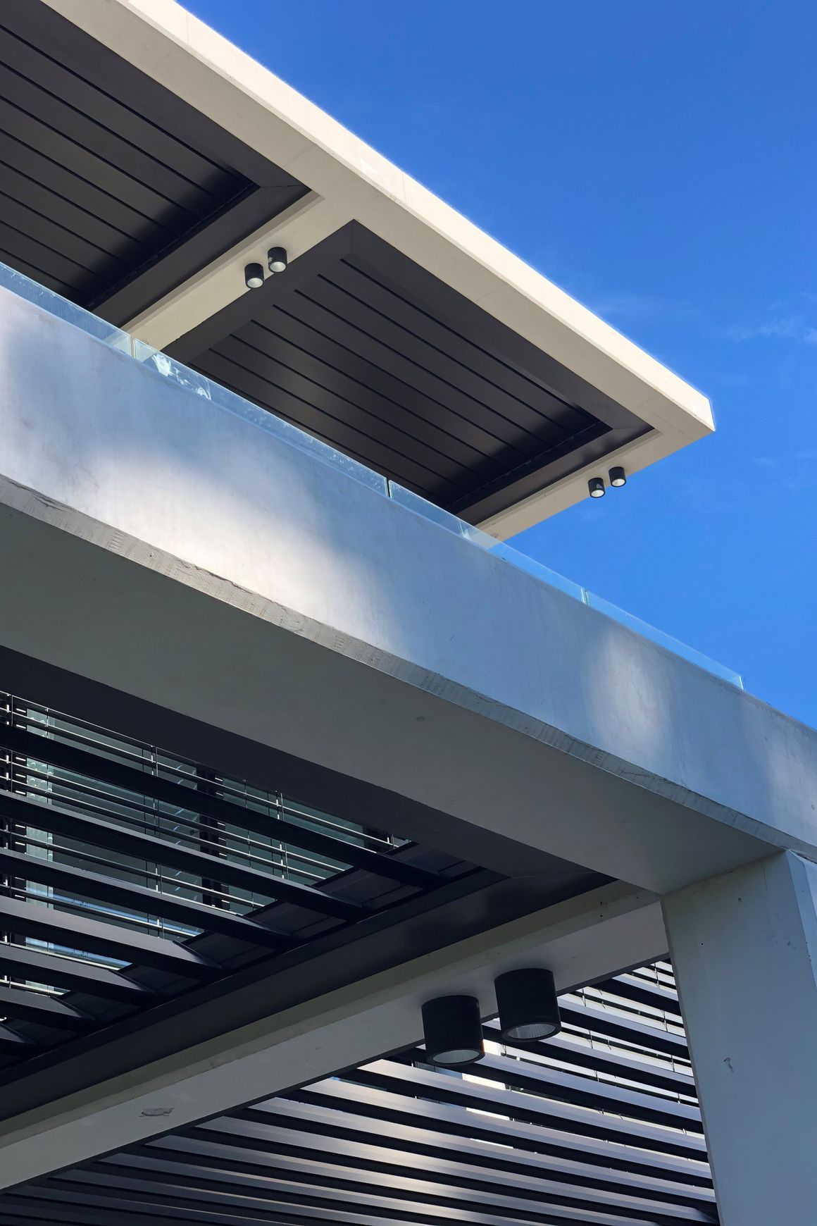 220/35 Slimline Roof Louvre for Opening & Retract Roofs