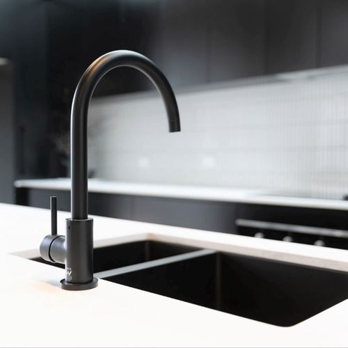 Kitchen Sink | One & Half Bowl 670 x 440 Gunmetal