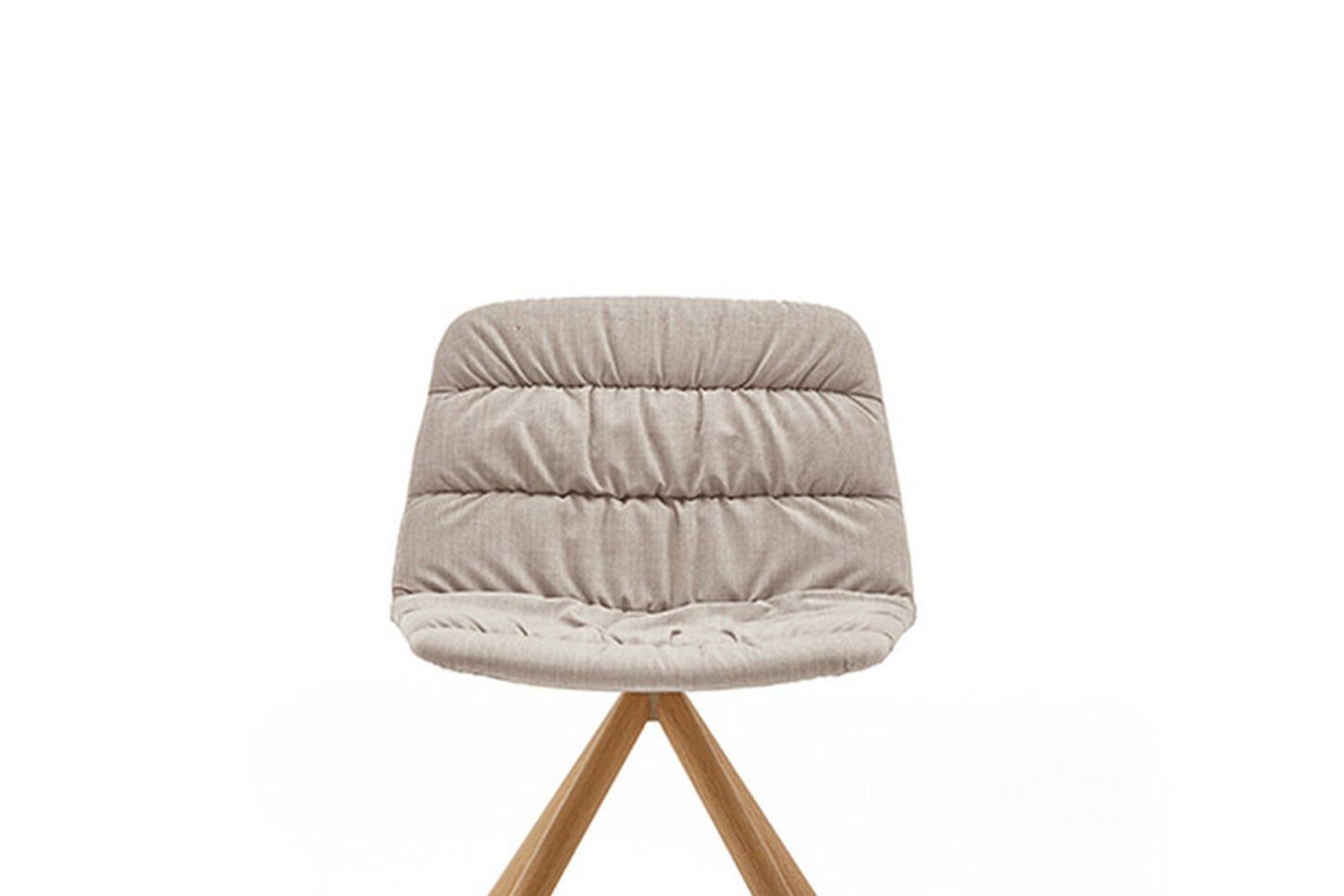 Maarten Lounge Chair - Wooden Swivel Base & Soft Upholstery