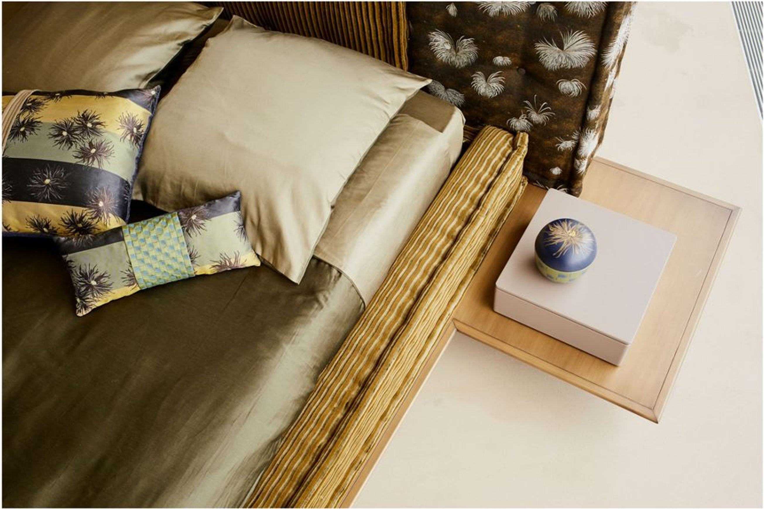 Mah Jong Bed