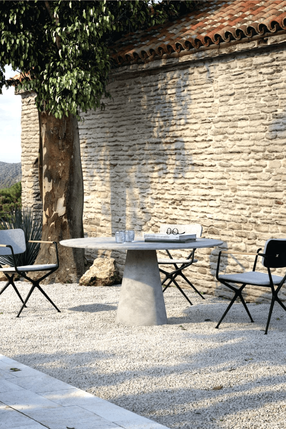 Conix Round Dining