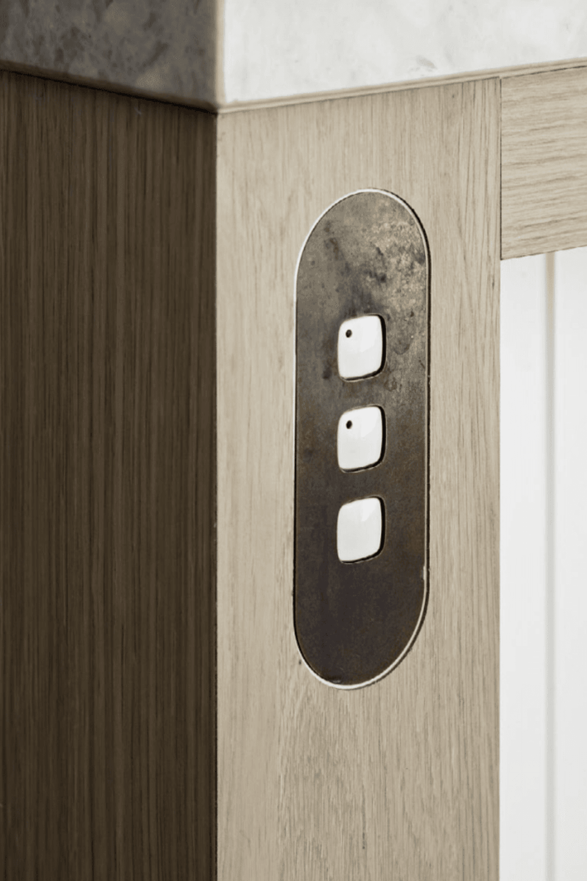 13 Carbon 5 Gang Switch Grid Faceplate