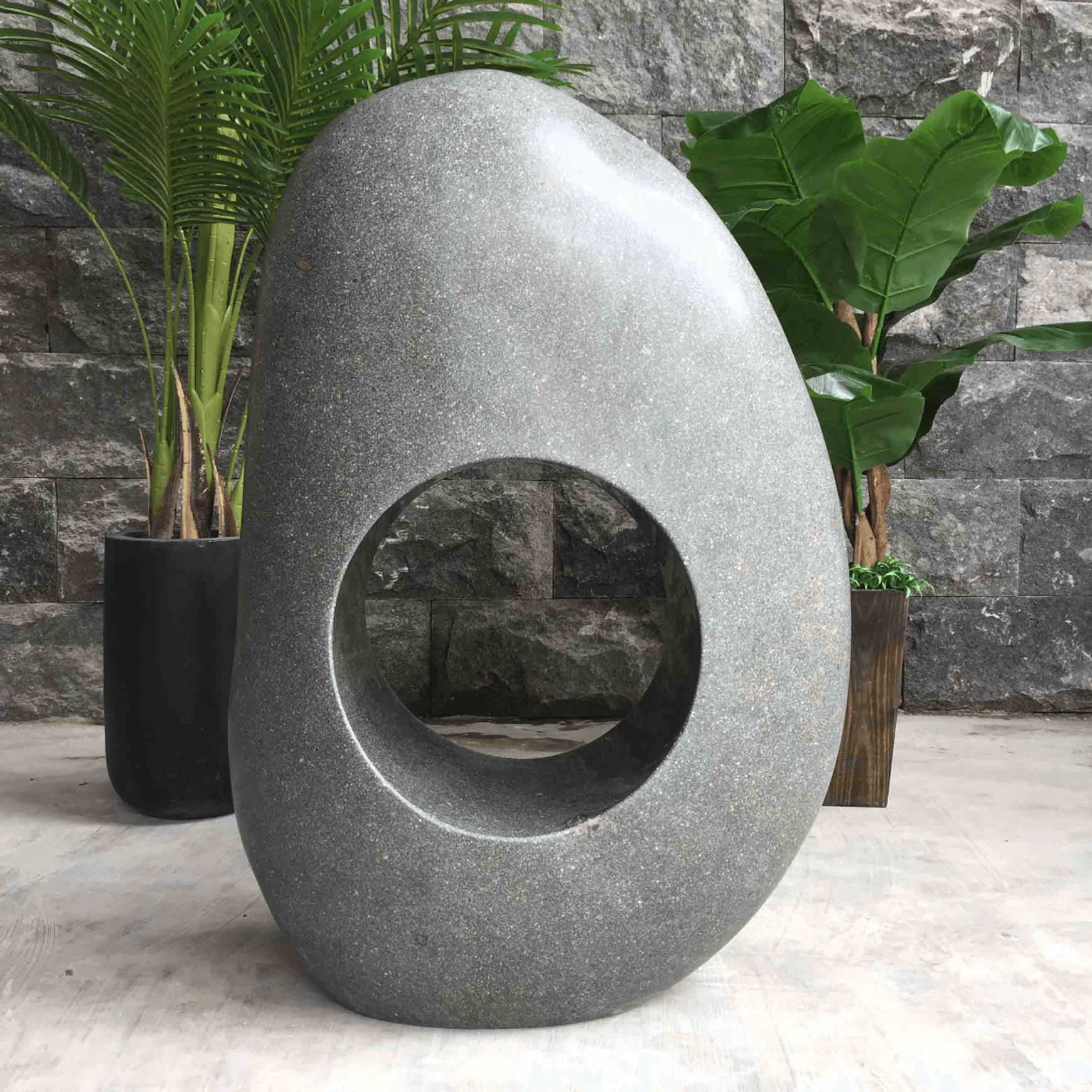 Garden Stone Sculpture (1572)