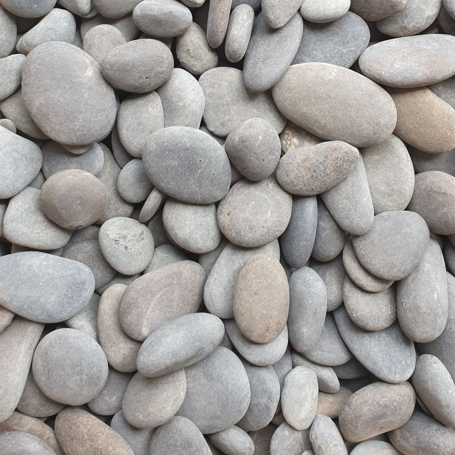 Stoneyard Black Natural Pebbles