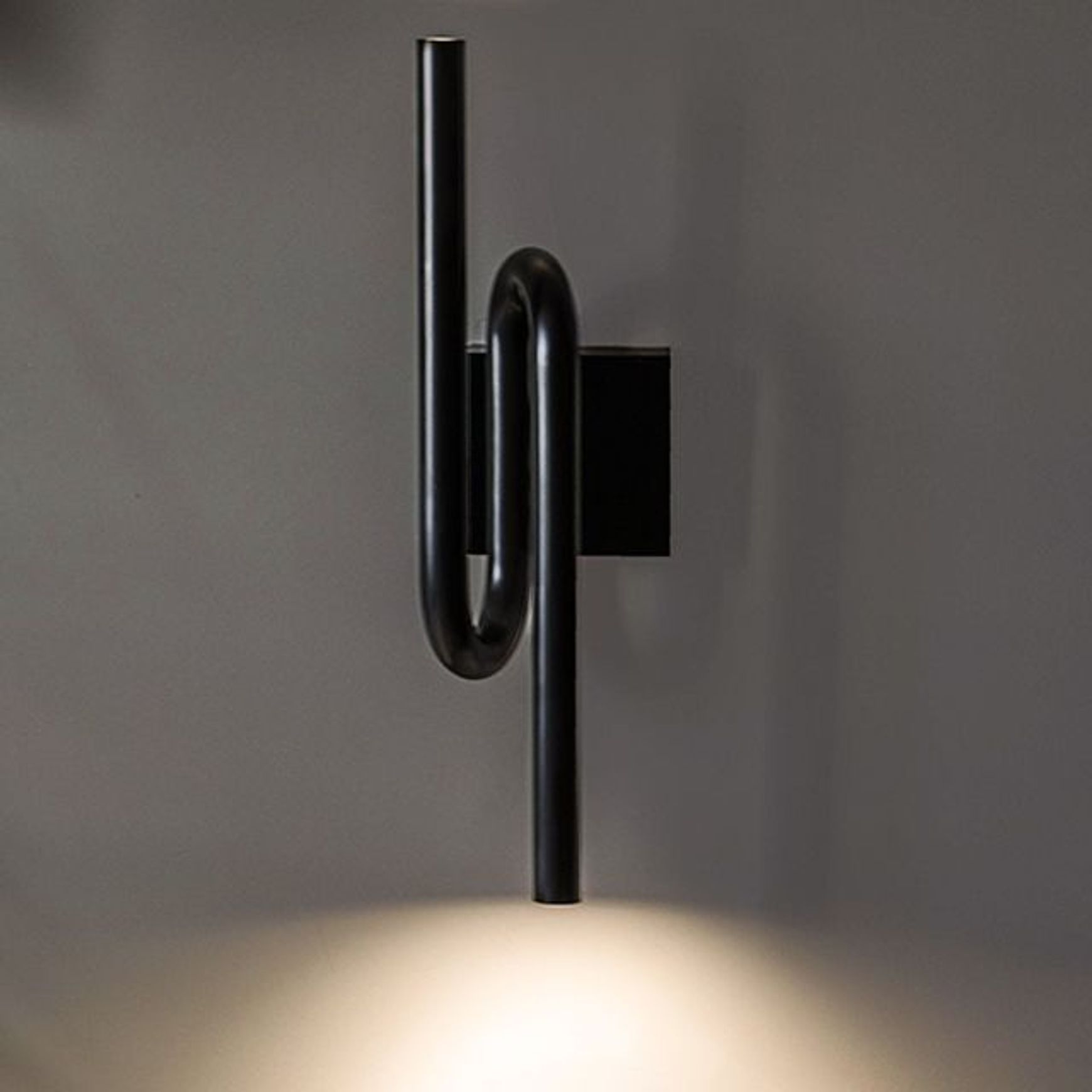 Tobia Wall Lamp