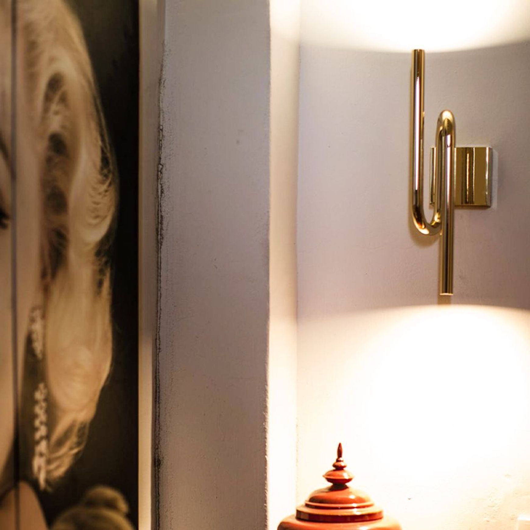 Tobia Wall Lamp