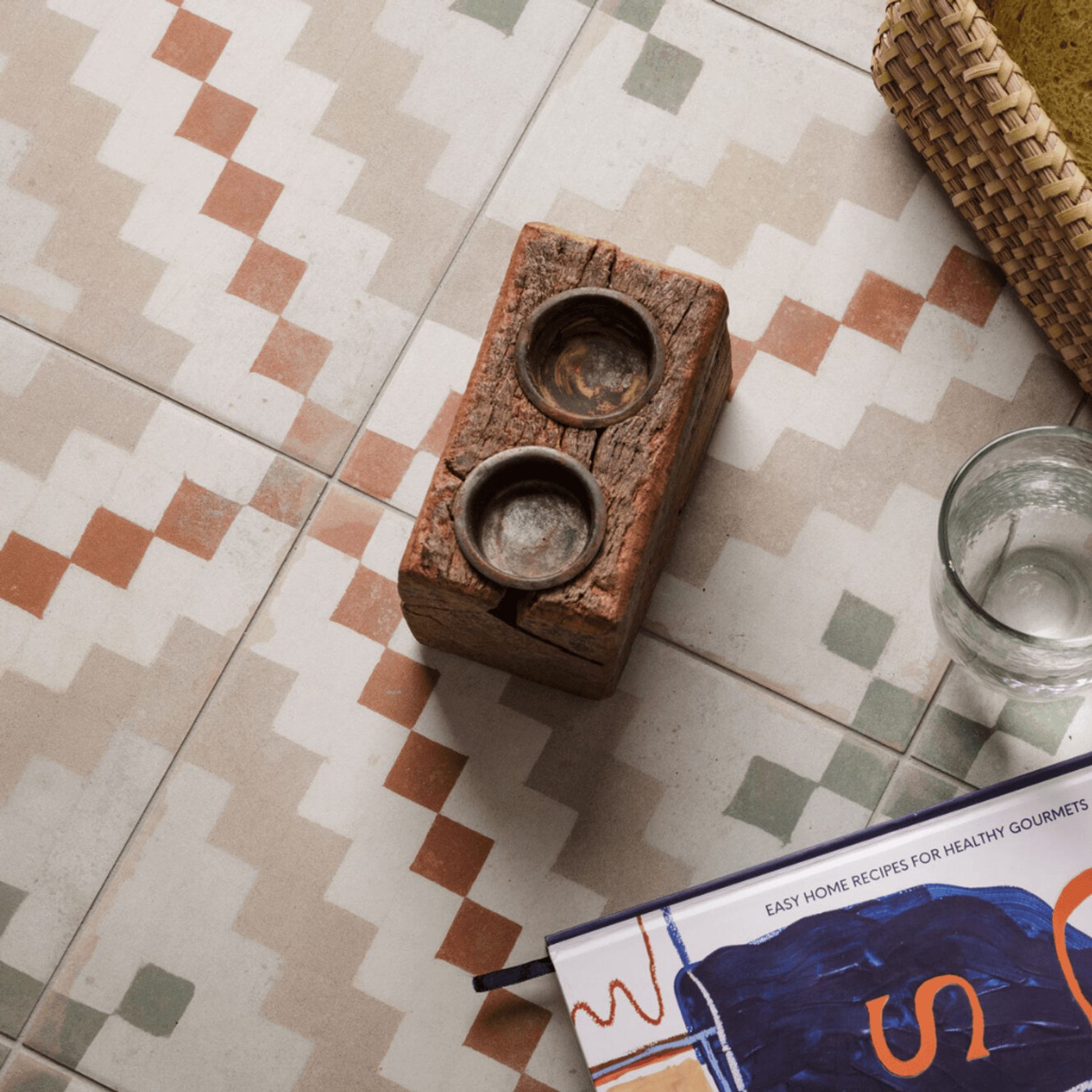 Valentia Diamond pattern tile