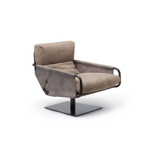 Voyage armchair