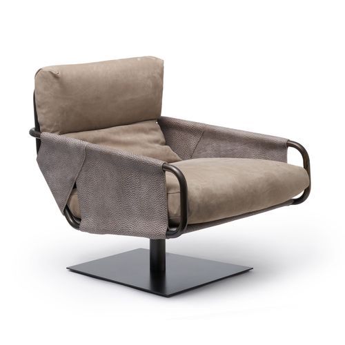 Voyage armchair