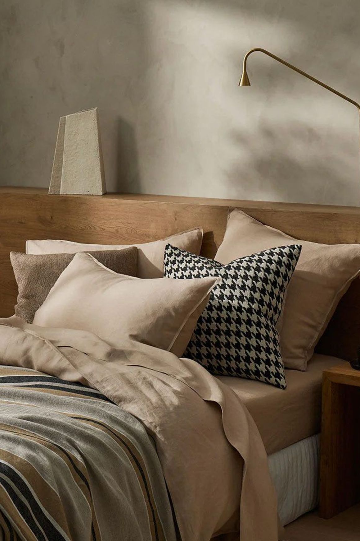 Weave Home Giovanni Cushion - Midnight | Bouclé Houndstooth