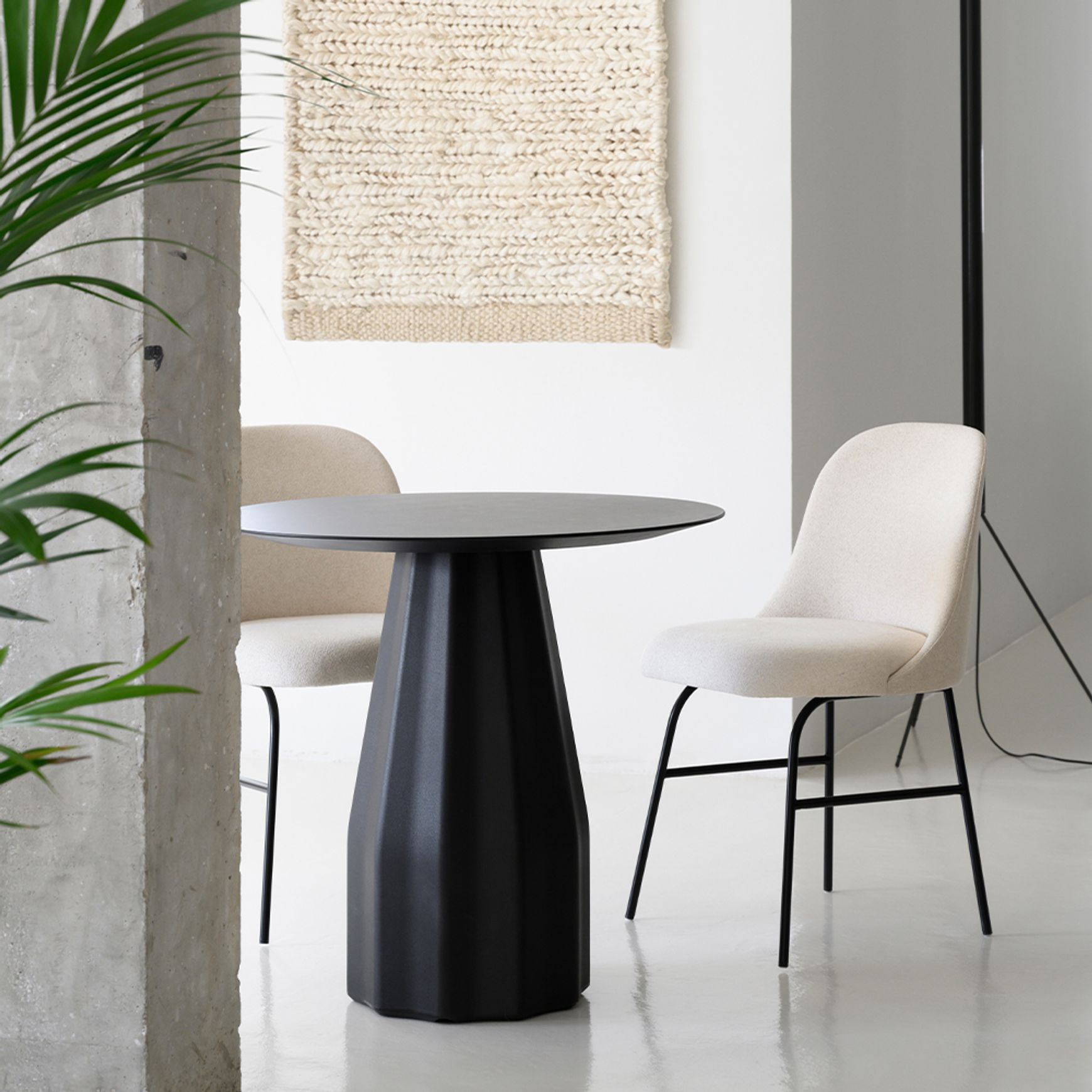Aleta Chair - Four Metal Legs