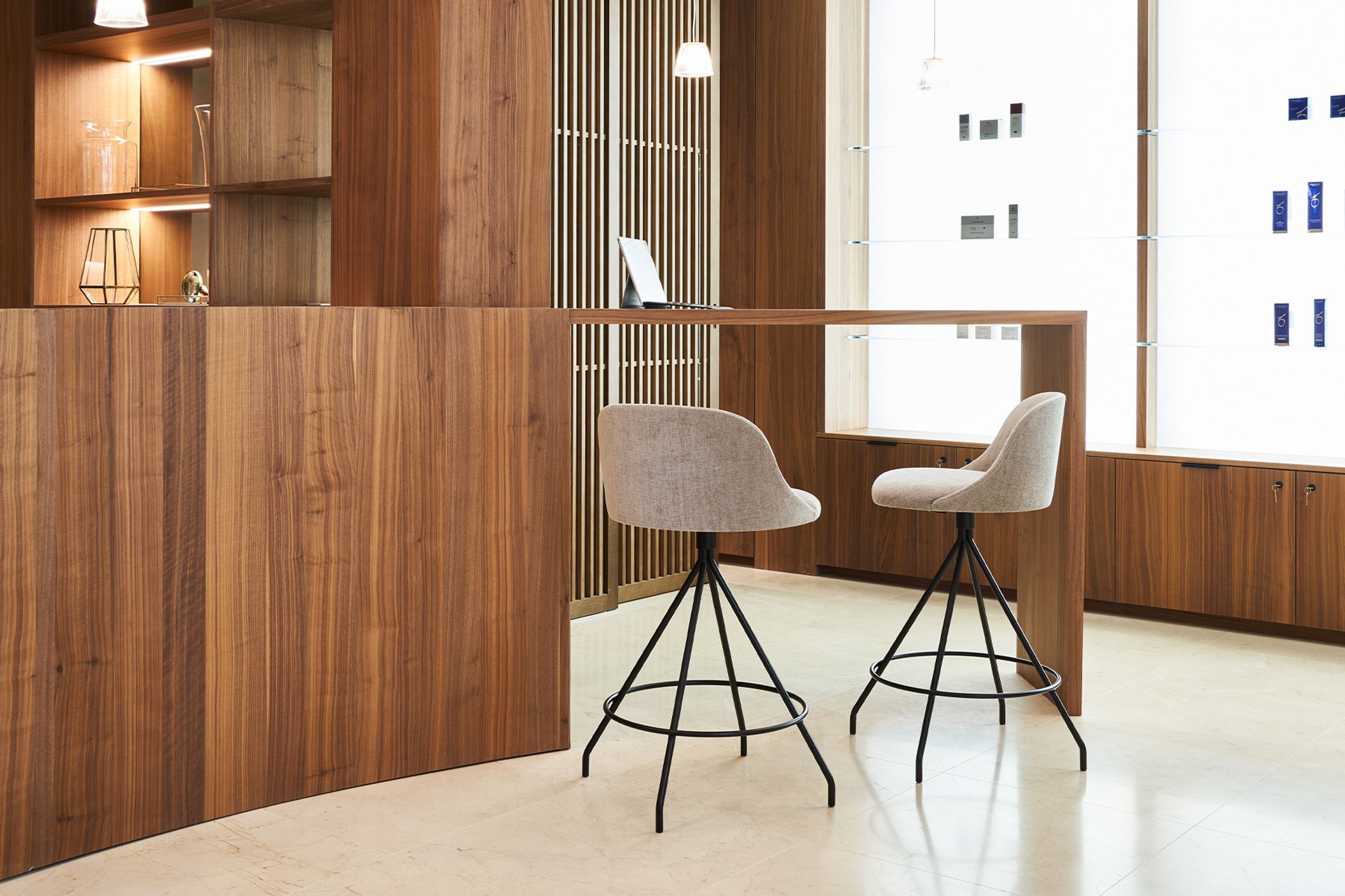 Aleta Counter Stool - Swivel