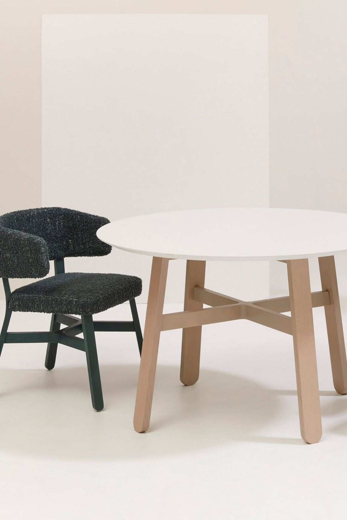 Croissant Table