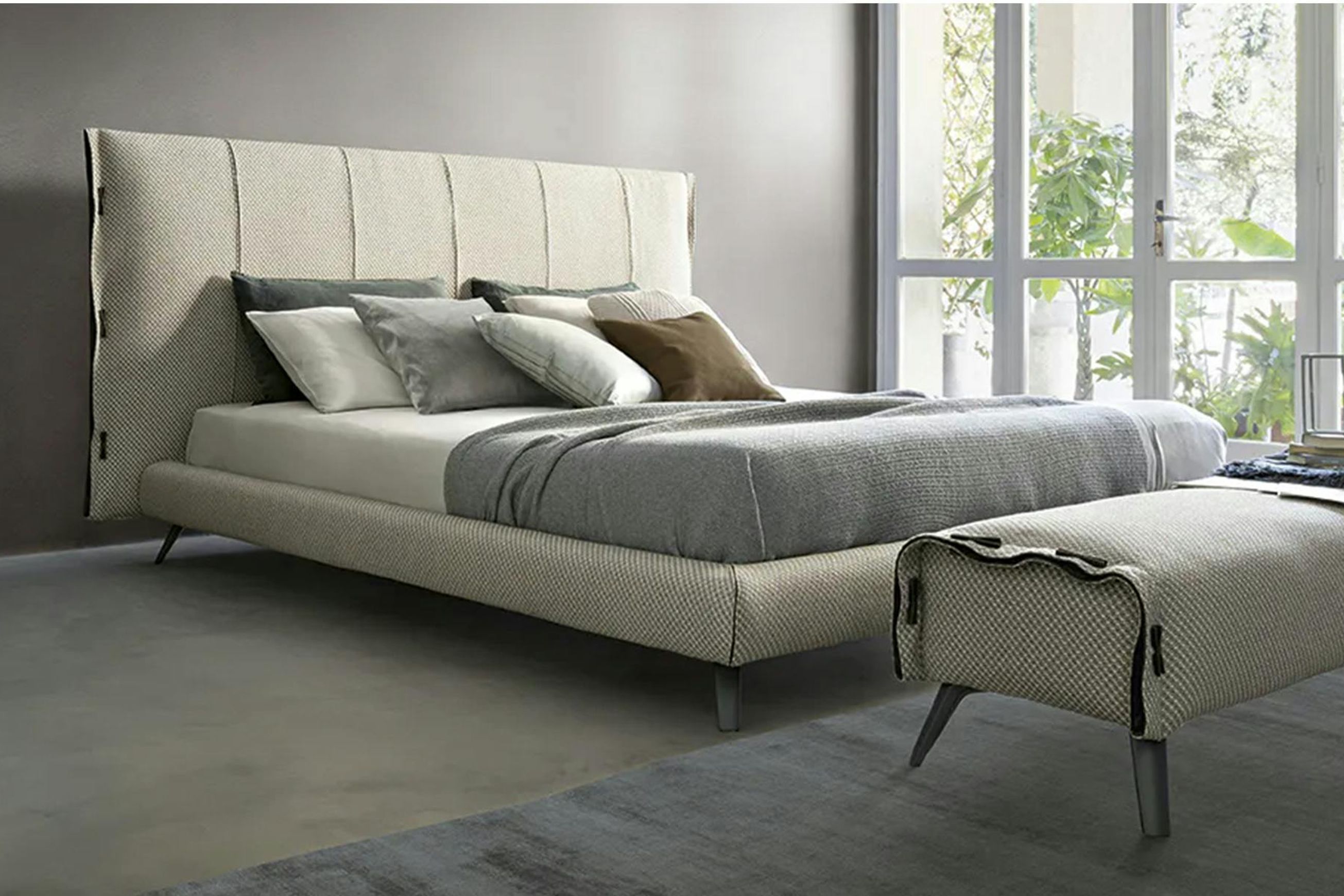 Cuff Bed