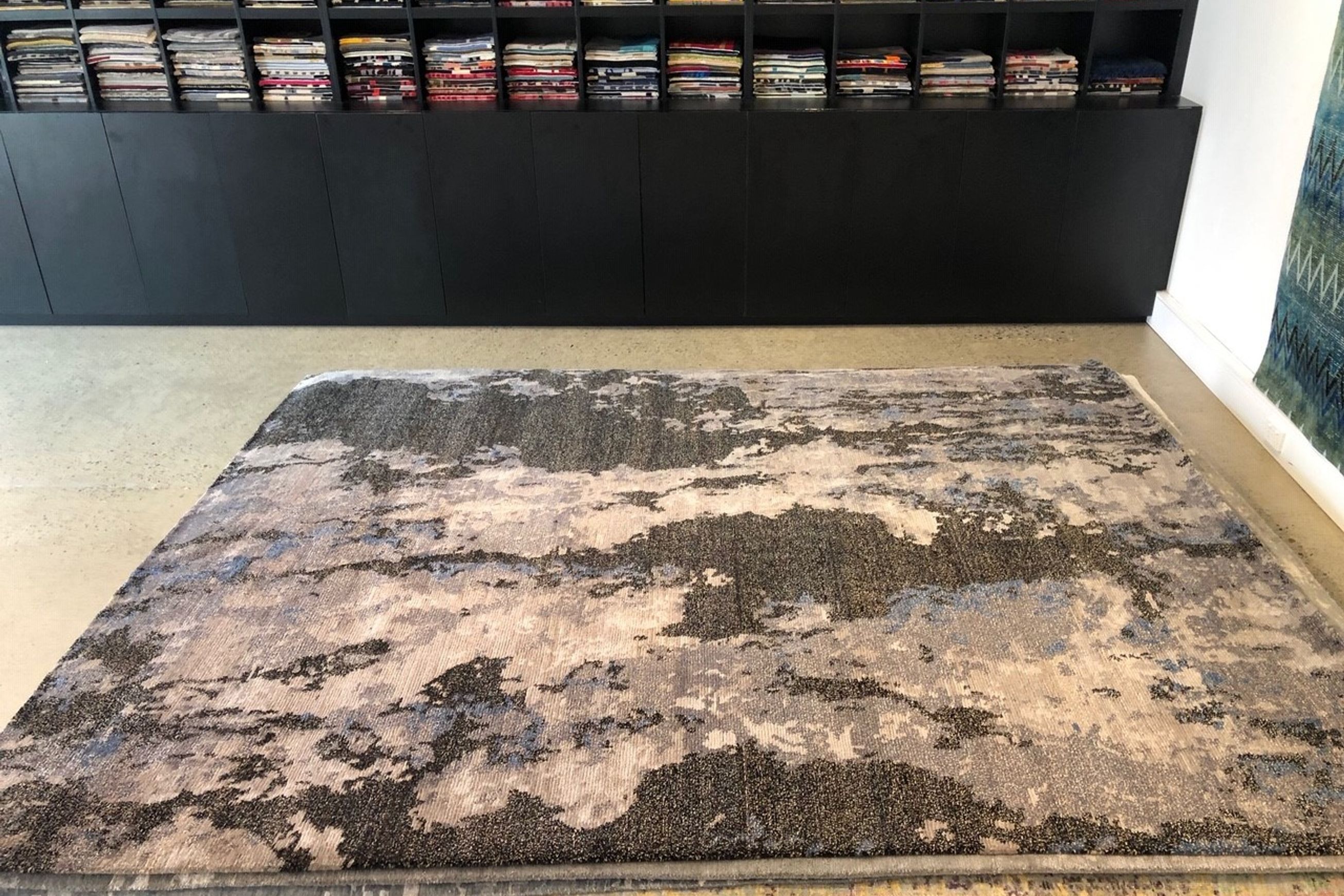 Santa Cruz Charcoal l Handknotted Rugs