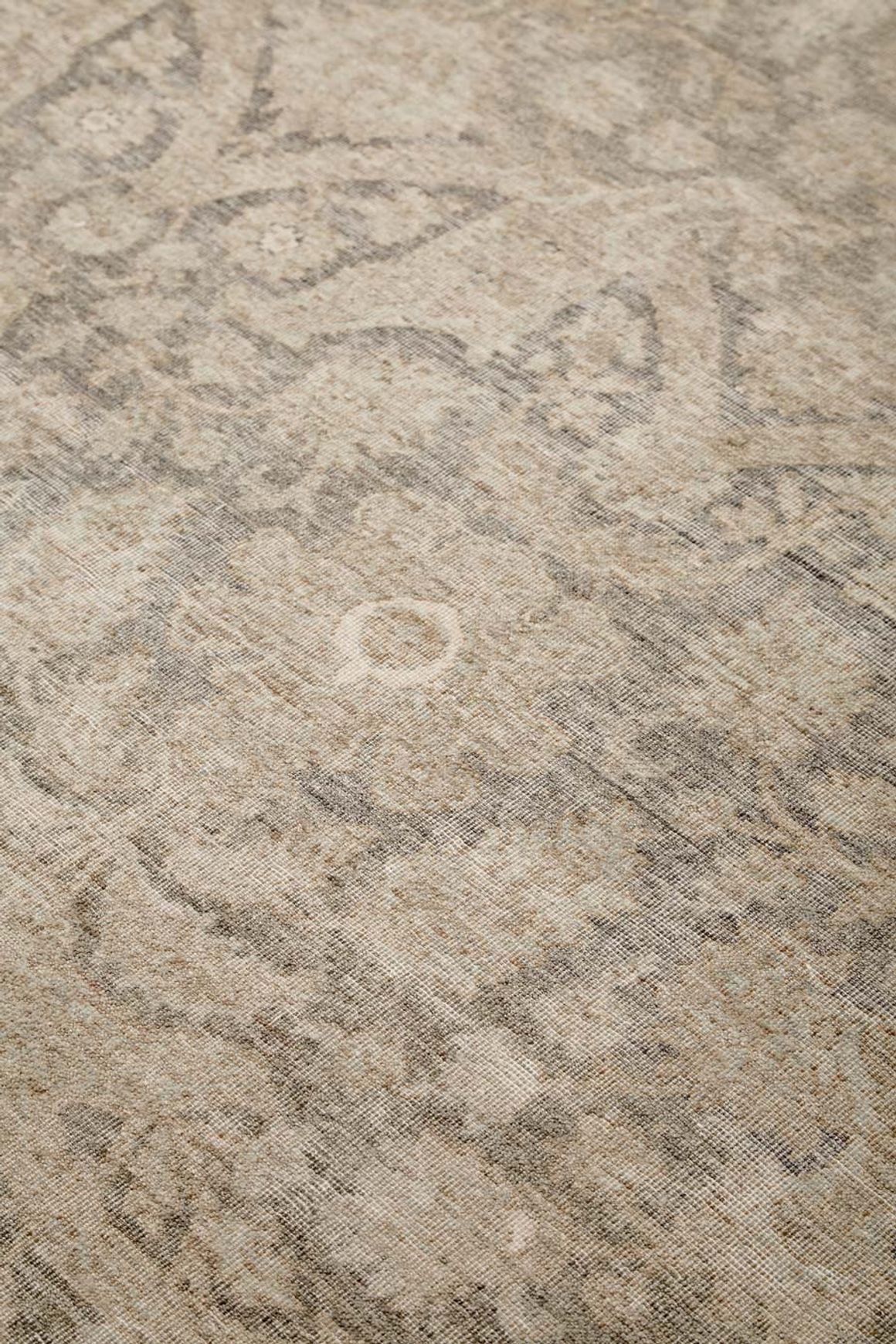 Aphrodite Charcoal l Handknotted Rugs