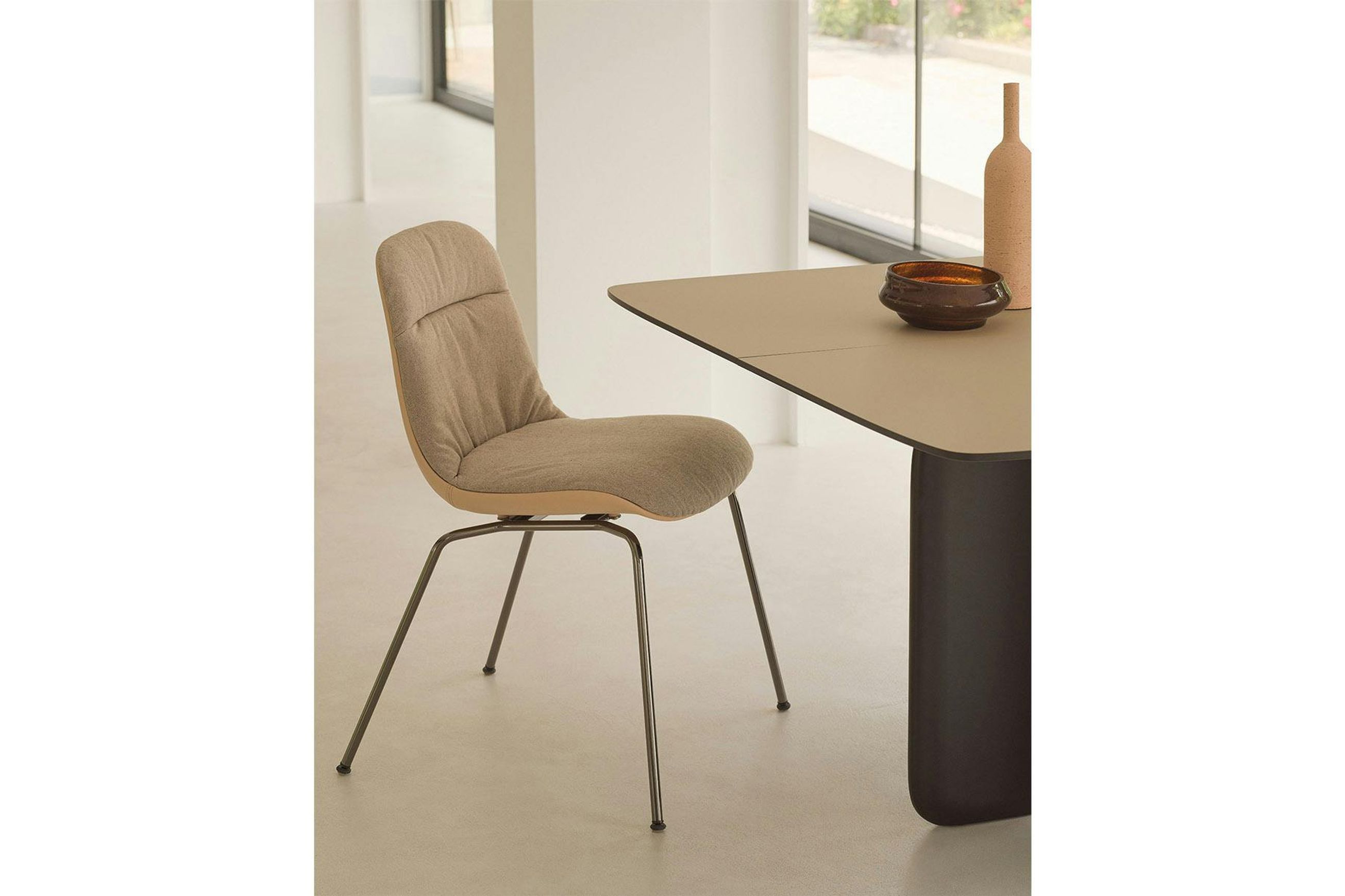 Pala Dining Table