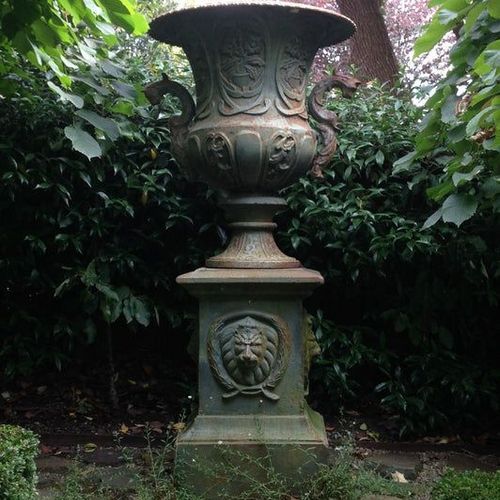 Bordeaux Urn and Base Set 160cm