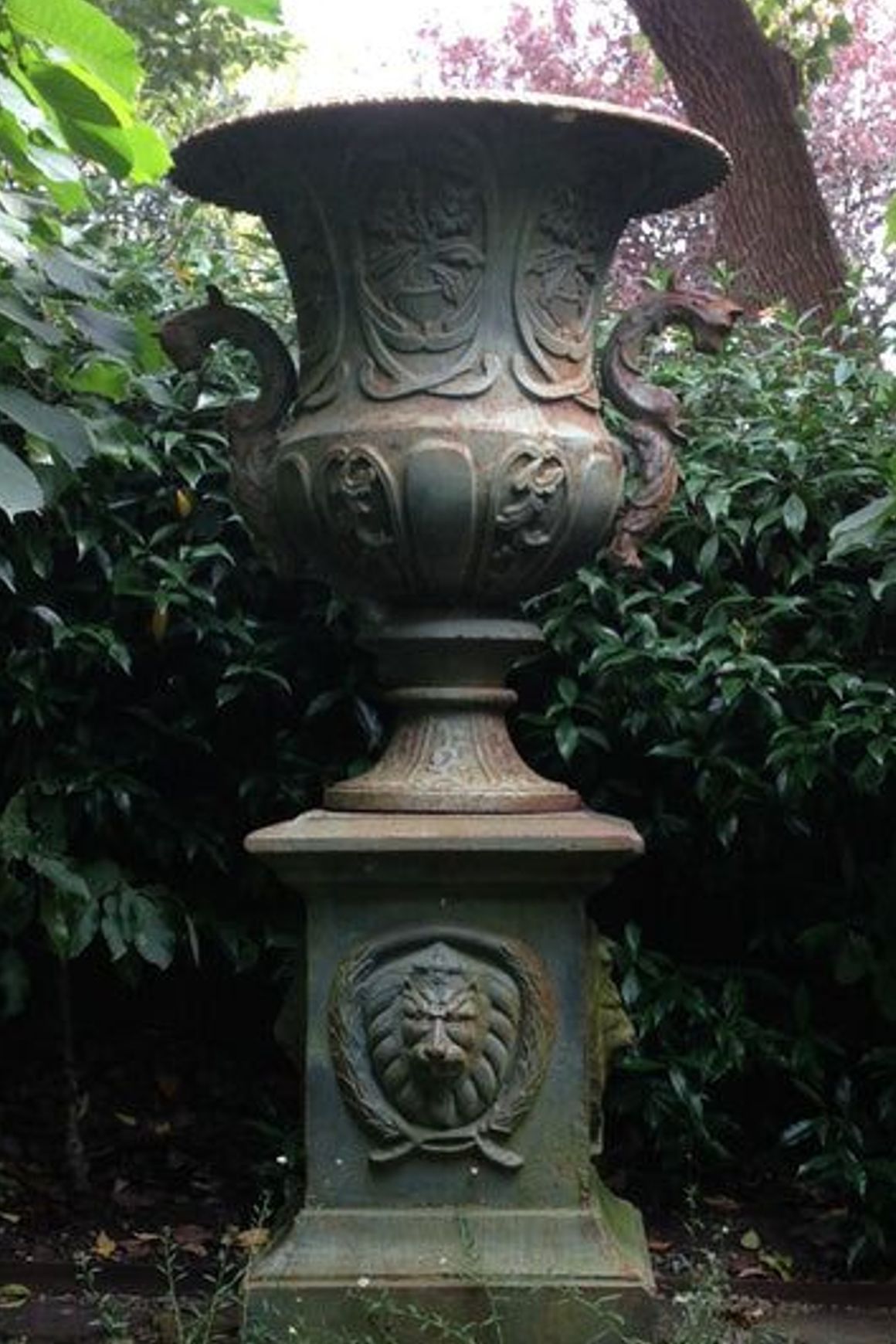 Bordeaux Urn and Base Set 160cm