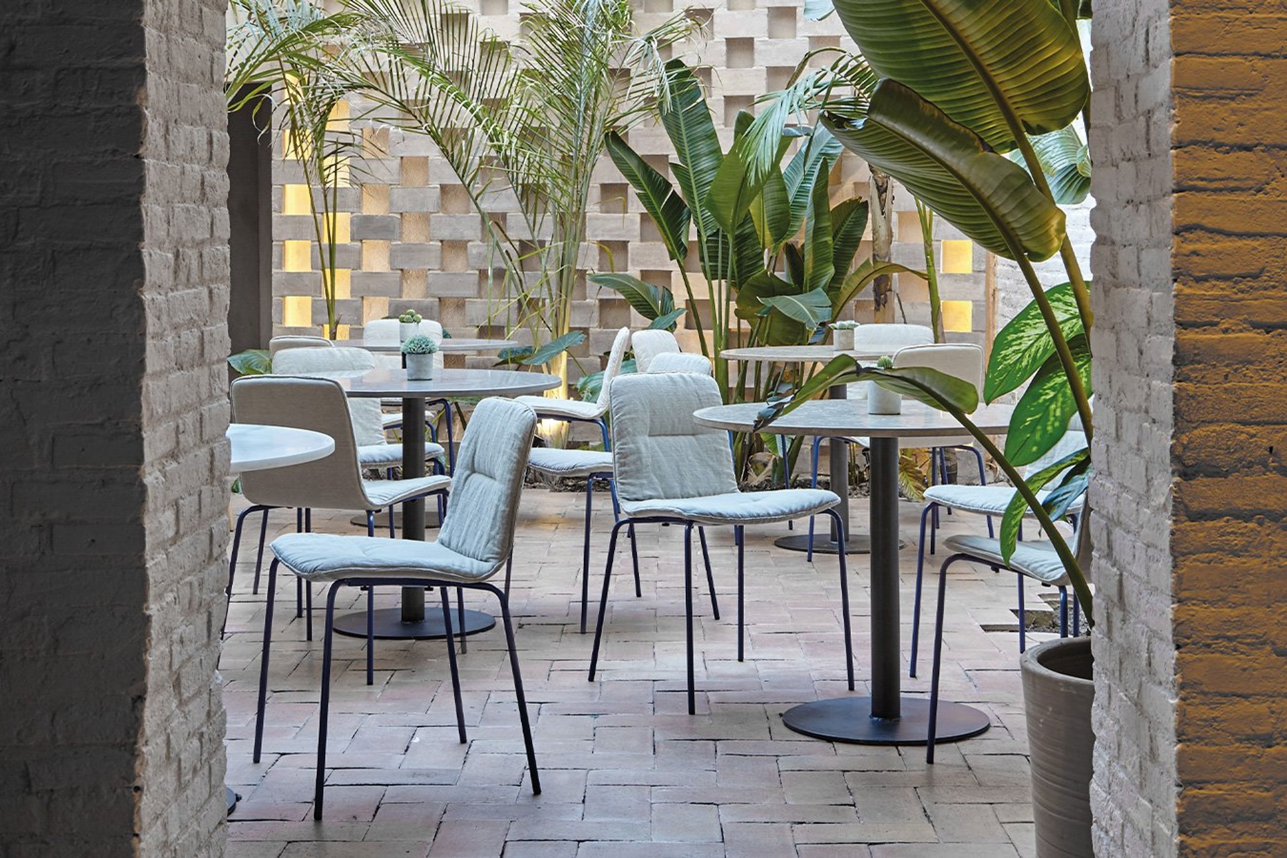 Klip Chair - Four Metal Legs